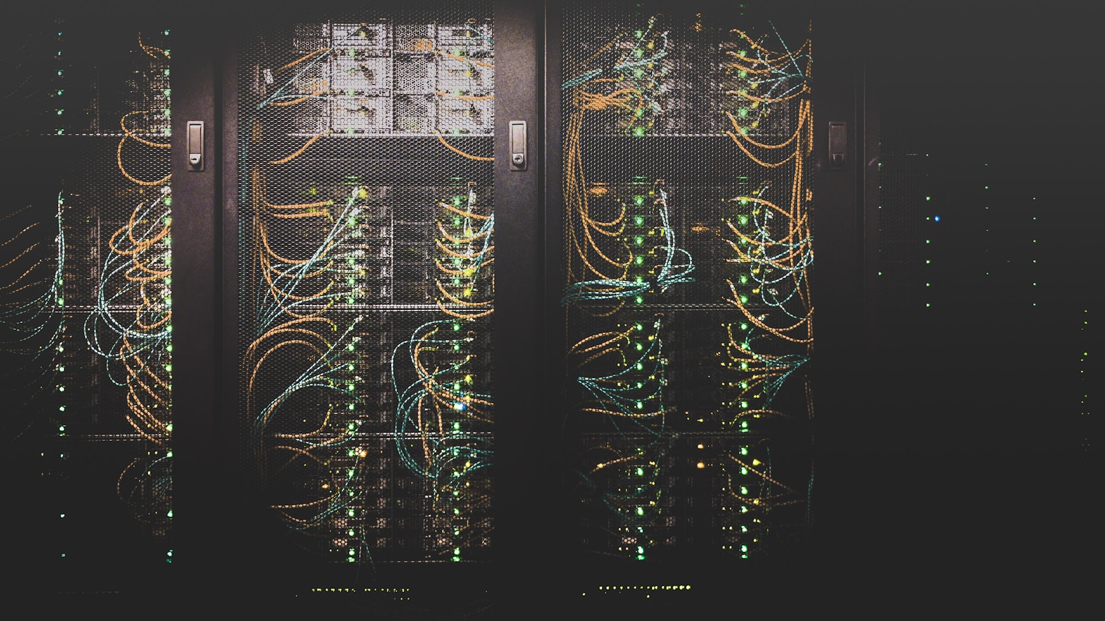 SYNTX.AI vs OpenRouter vs Individual Subscriptions comparison chart showing model variety, ease of use, pricing, and API access